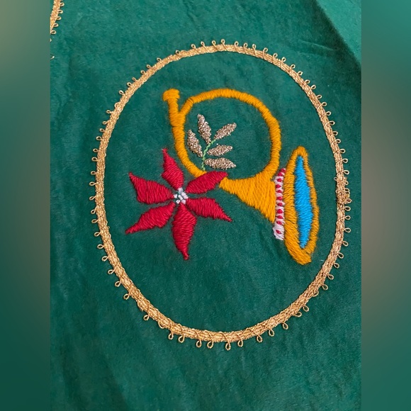 Vtg Christmas Tablecloth/Tree Skirt 41" Green Crewel Angel Gold Trim Handmade - Picture 6 of 9